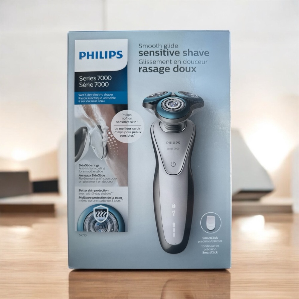 NWT- (Men’s gift) Philips Series 7000 Electric Shaver - Silver